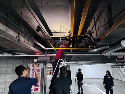 春節前強化公共安全　高雄消防局派員安檢量販店