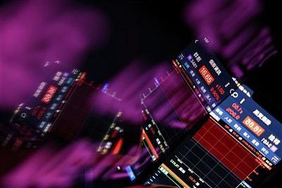 群創修正乖離再攻漲停　友達勁揚逾9%