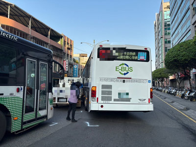新北新莊公車和小貨車事故　4乘客受傷送醫