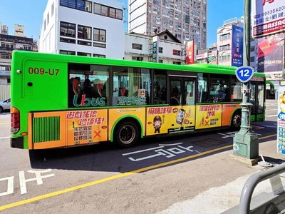 台中網購被詐學生居多 警設計公車體海報趴趴走宣導