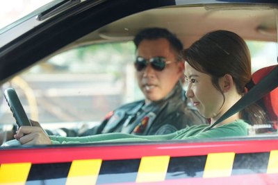 郭泓志酷帥飾駕訓班教練　合作郭書瑤讚美麗大方