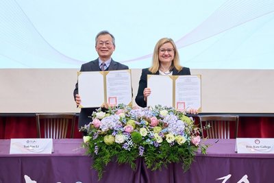 美國鳳凰城與政大簽約　提供公共事務實習機會