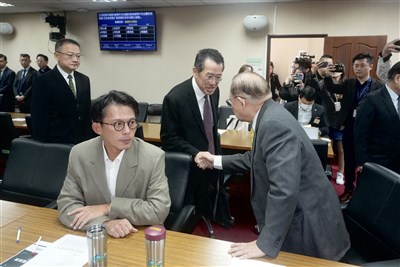 綠委指帶走國防機密資料　黃國昌：發現後就交回