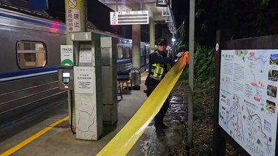 男子台鐵暖暖站月台疑撿拾物品　遭列車撞擊死亡