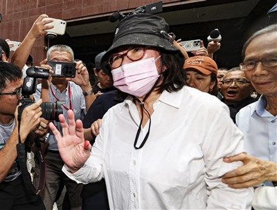 黃呂錦茹聲請撤科技監控 北院改裁施以電子手鐶