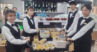 馬公高中觀光科成果發表 學生以飛機餐分享「旅程」