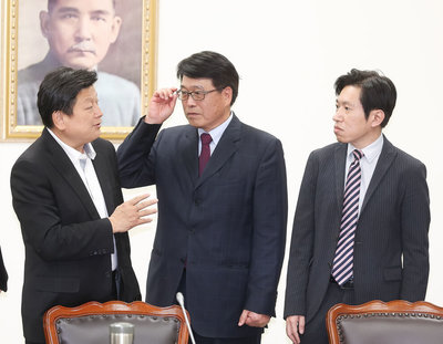 張惇涵率中選會委員被提名人拜會國民黨團 盼全過關