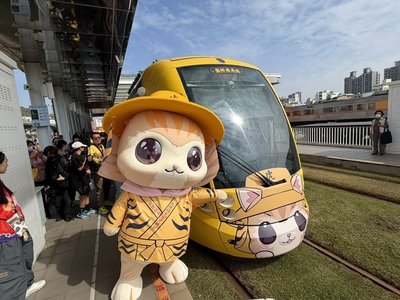 高捷蜜柑站長遇上虎爺　聯名彩繪列車登場
