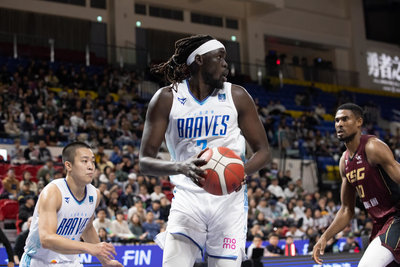 PLG阿庫斯秀禁區威嚇力　勇士擊敗獵鷹止3連敗