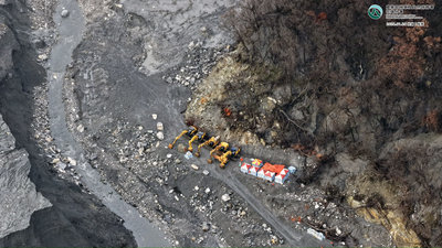 花蓮馬太鞍溪堰塞湖降挖成功  14勇士冒險犯難30天