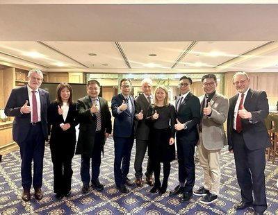 柏林政治科技高峰會  台跨黨派立委分享台灣經驗