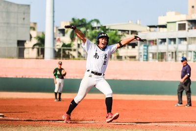 林鵬偉開轟又敲致勝安　南英木棒聯賽首勝終入袋