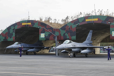 空軍演練F-16戰機6分鐘緊急起飛 確保領空不被侵犯