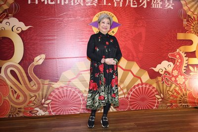 77歲鳥來嬤熱力現身尾牙 喊話給資深藝人機會