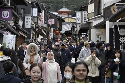 日圓貶值及航班增加　2025年入境日本外國人次創新高