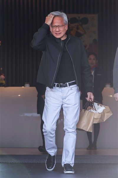 黃仁勳抵台首站拜訪張忠謀　將與魏哲家見面