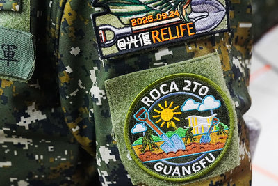 總統春節慰勉花蓮駐軍 官兵「鏟子超人」臂章成焦點