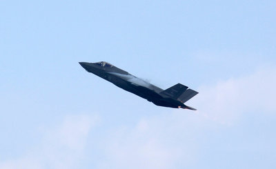 新加坡航展 F-35亮相多國機隊高難度預演吸睛