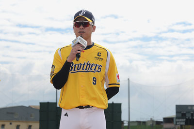 王威晨連6年當兄弟隊長 喊話想看平野奪冠後落淚