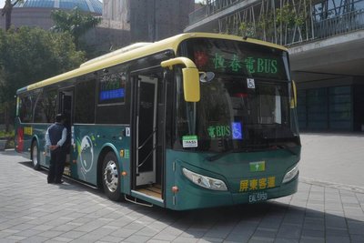 屏東公共運輸減碳 10輛電動公車4日起奔馳恆春墾丁