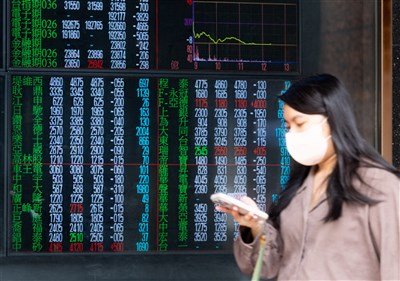 台積電黑翻紅漲15元　台股小跌18點收31782點