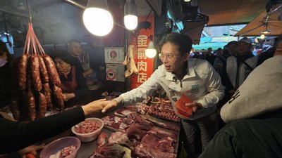 新北掃街拜票　蘇巧慧續推政見、黃國昌盼公開討論