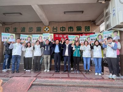 初選陪登記澄清非母雞　王世堅：「堅系」一人派系