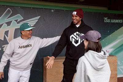 雄鷹洋砲魔鷹抵台　大讚台鋼訓練基地非常棒