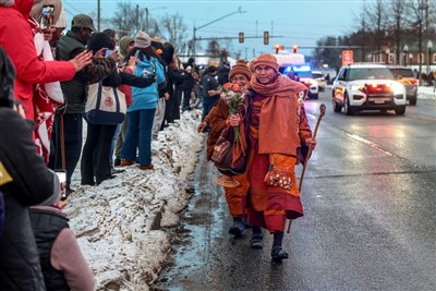 為和平而走　佛教僧侶長征3700公里抵達華府[影]
