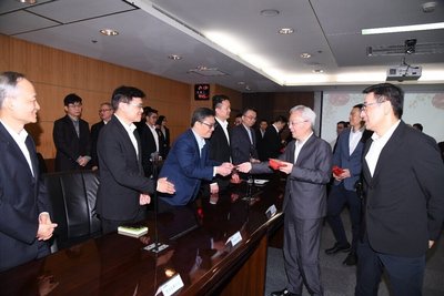 警政署長肯定打擊犯罪　赴刑事局頒破案金及紅包