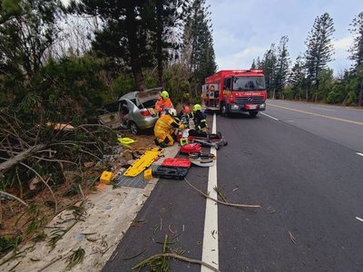 澎湖縣道白沙段車禍  黃姓夫婦命危送醫