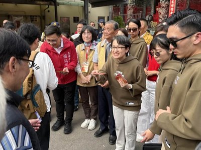 蕭副總統高雄發福袋　盼國家興盛、人民團結
