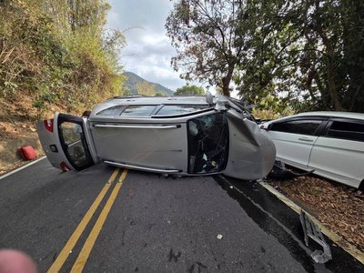 六龜台27線休旅車煞車失靈釀禍 2車11人送醫