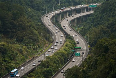 高公局估初六北返車流平日1.2倍　11路段易壅塞