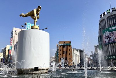 嘉義市地標KANO吳明捷雕像維修 7月重登投手丘