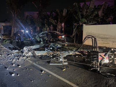 高雄駕駛拒檢撞警車逃逸　自撞落網查獲依托咪酯