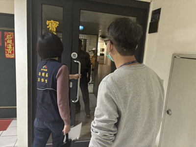 天價拖吊費惹議  中市消保官稽查業者大門深鎖