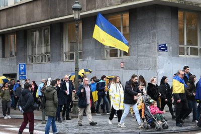 俄烏戰爭屆滿4年　布魯塞爾遊行聲援烏克蘭