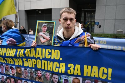 俄烏戰爭屆滿4年 布魯塞爾遊行聲援烏克蘭