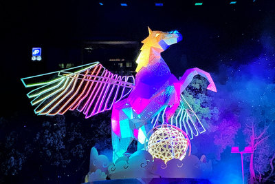 「飛馬耀桃園」燈會開幕　全金屬機械主燈點亮吸睛