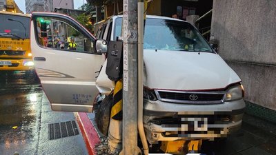 北市文山區車輛失控衝人行道　釀1死2傷