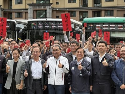 侯友宜:解決新北公車缺工 最好方式是調薪