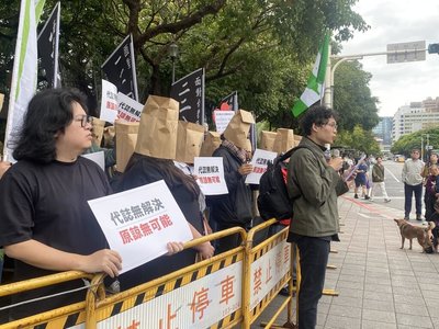 北市228追思會獨派場外抗議 125名警力安維