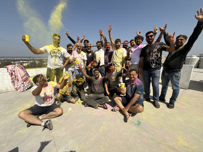 印度街頭彩粉四射　歡慶繽紛荷麗節