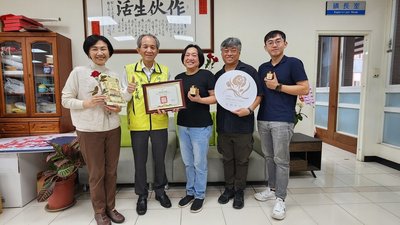 玫開四度在世界果醬大賽奪獎　南投埔里鎮頒獎狀