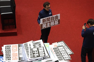 政院不副署衛廣法等修法　藍籲懸崖勒馬、白批行政權獨大