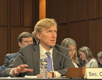 美戰爭次長柯伯吉:對台軍售立場不變 籲夥伴盡自身防衛責任