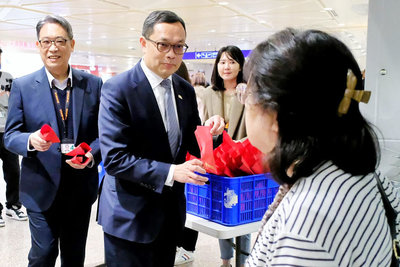 外交部接機杜拜返台客　民眾目睹美駐杜拜領事館遭炸