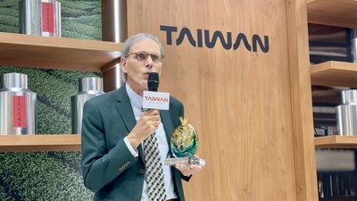 荷蘭學者獲觀光特別貢獻獎  讚台灣民主是珍貴基礎