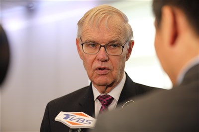 卜睿哲：北京可能促川普克制對台軍售、公開反台獨